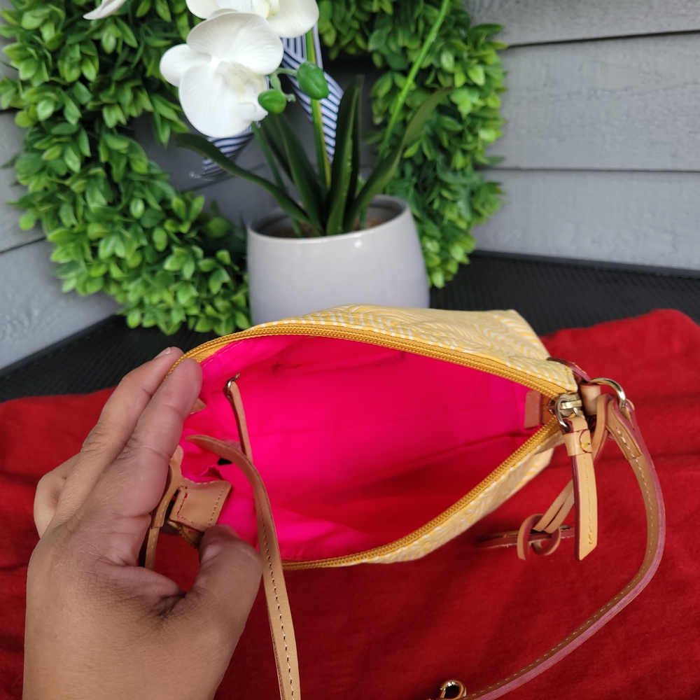 Dooney & Bourke Vintage Yellow Patterned Women's Bag - Picture 8 of 11